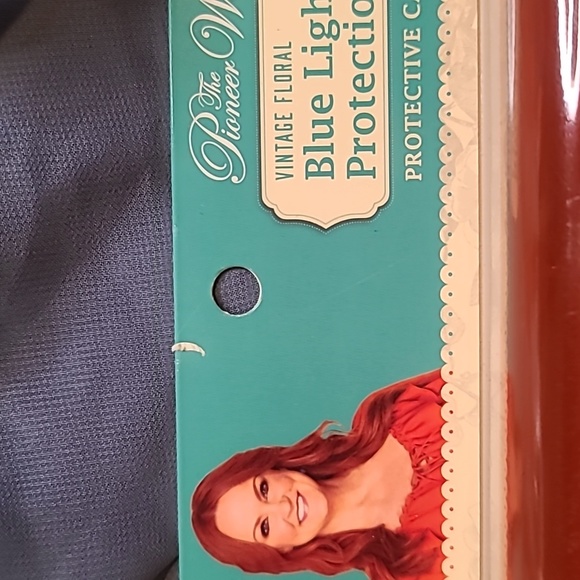 ⭐The Pioneer Woman Blue Light Screen Protection Glasses Protective Case Included - Picture 4 of 13